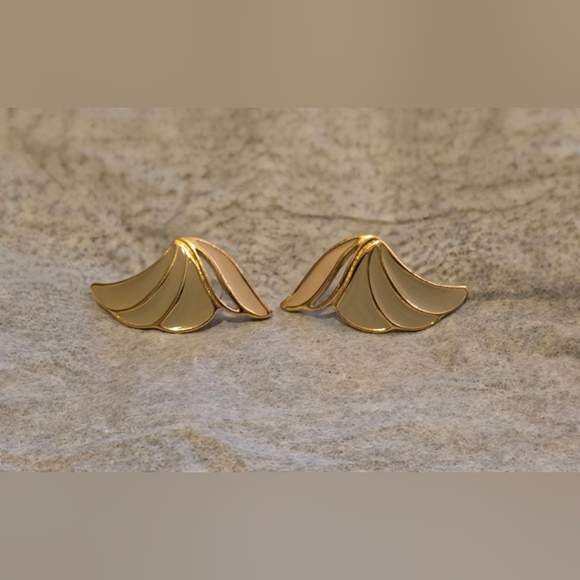 Trifari stud earrings - Picture 3 of 4